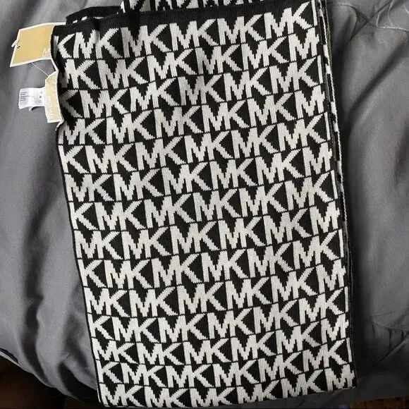 Michael Kors Black/white Scarf  NWT - Picture 2 of 7